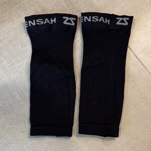 Zensah Black Athletic Compression Sleeves o/s